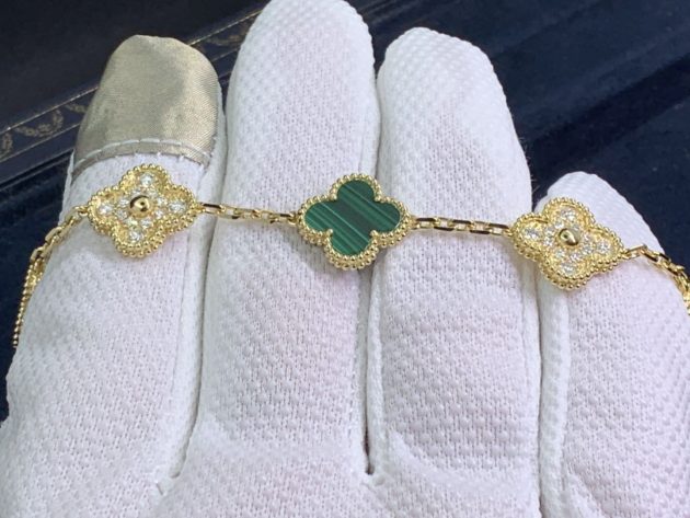 18k gold van cleef arpels vintage alhambra bracelet diamond and malachite 5 motifs 62086c7c10ba4