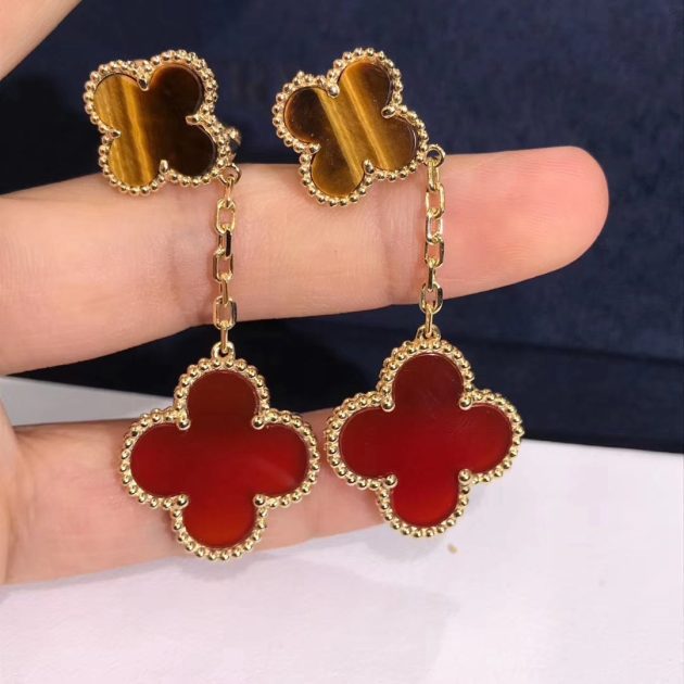 18k magic alhambra earrings set with 2 motifs of tigers eye and carnelian vcarn5jr00 62085c2e3889a