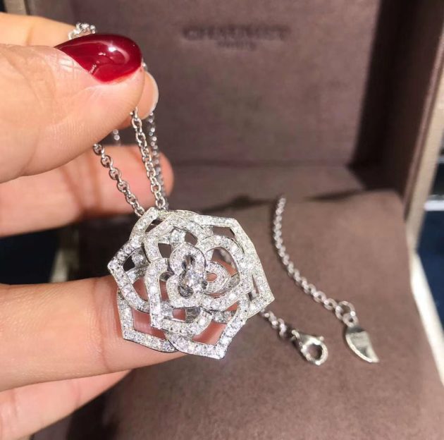 18k white gold piaget diamond openwork rose motif necklace 620a556c4d389