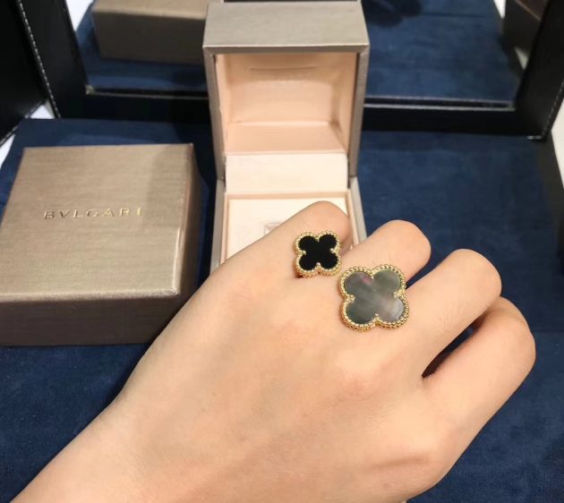 18k yellow gold van cleef and arpels magic alhambra between the finger ring onyx and mop 6208765a8e565