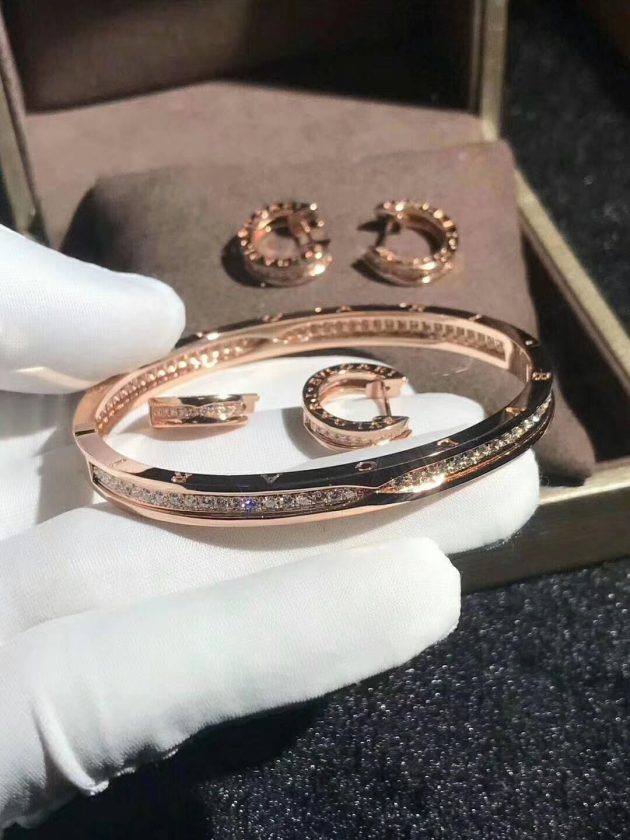 bvlgari b zero1 bangle bracelet in 18 kt rose gold set with pave diamonds on the spiral 620a136cc4265