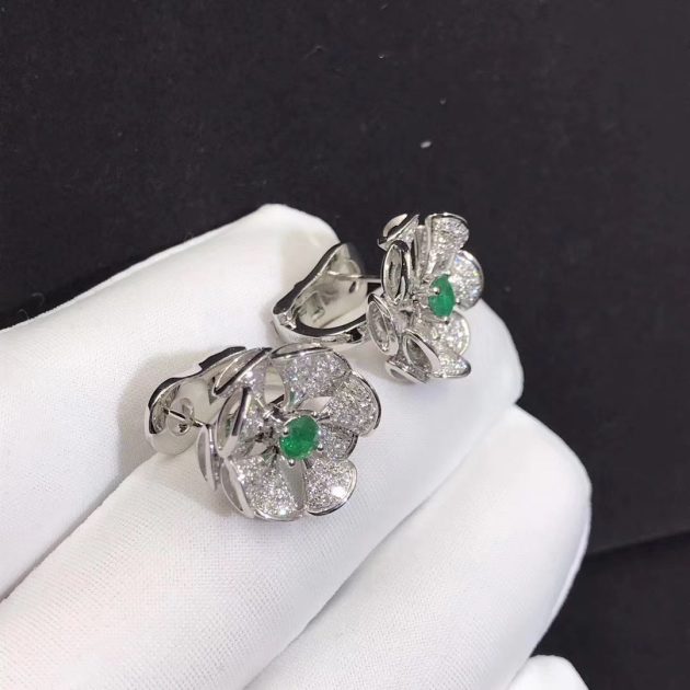 bvlgari divas dream earrings in 18kt white gold set with a central emerald and full pave diamonds 620a27209c777