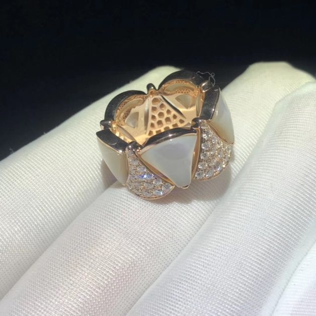 bvlgari divas dream ring 18kt gold with white mother of pearl and pave diamond 620a242b187b2