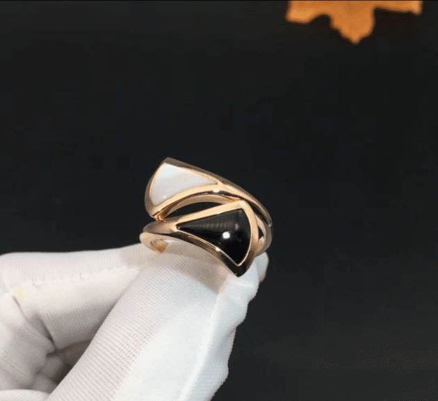 bvlgari divasdream 18k rose ring with black onyx and mother of pearl 620a0c2aadf1c