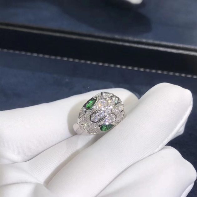 bvlgari serpenti ring in solid 18kt white gold set with emerald eyes and full pave diamons 620a20ab9329d