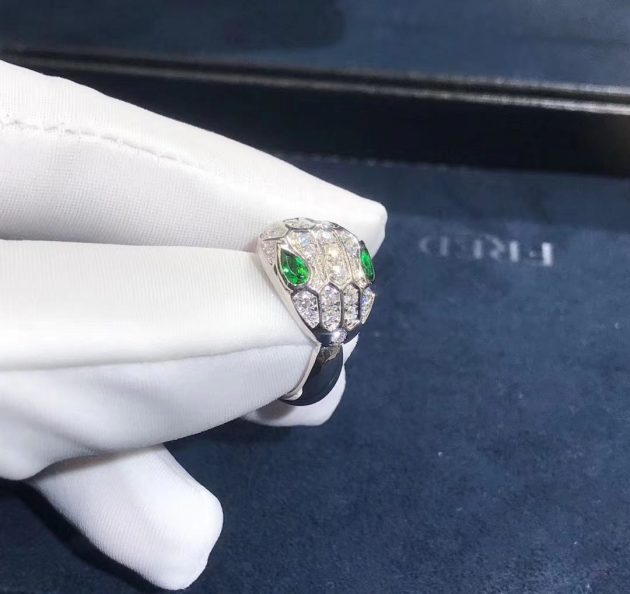 bvlgari serpenti ring in solid 18kt white gold set with emerald eyes and full pave diamons 620a20b0755df