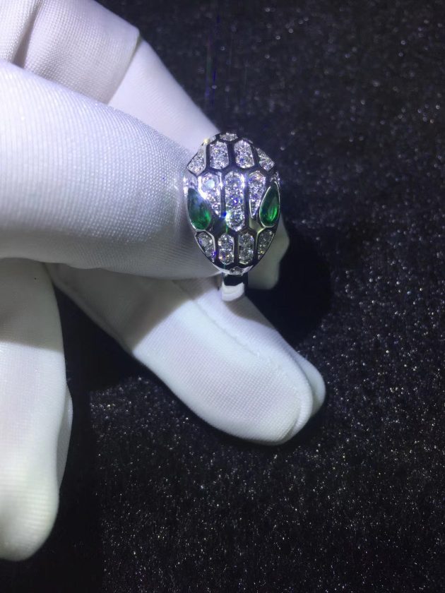 bvlgari serpenti ring in solid 18kt white gold set with emerald eyes and full pave diamons 620a20bb04351