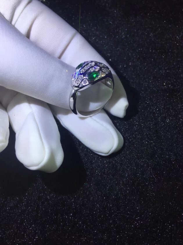 bvlgari serpenti ring in solid 18kt white gold set with emerald eyes and full pave diamons 620a20bed09e4