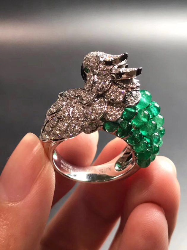 cartier les oiseaux liberes parrot ring 18k white gold with gray mother of pearl emeralds beads 6209dca7c3a2b