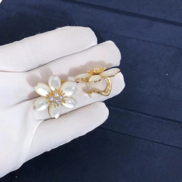 custom made vca 18k yellow gold rose de noel mother of pearl flower earrings small mode vcara55600 6207a1c2f399d