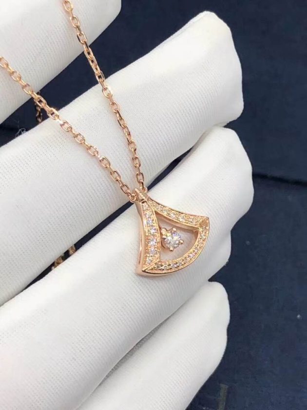 divas dream openwork necklace in 18kt rose gold set with a central diamond and pave diamonds 620a3137b27e9