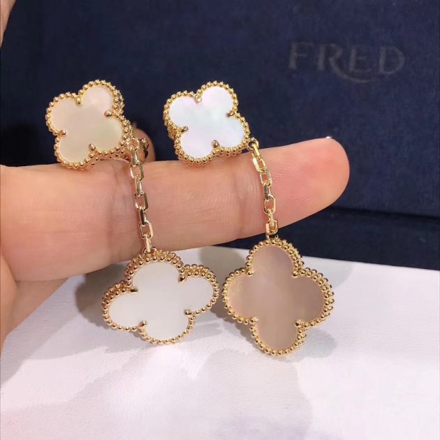 magic alhambra earrings in 18k yellow gold with 2 mother of pearl motifs vcard78800 6208641f11469