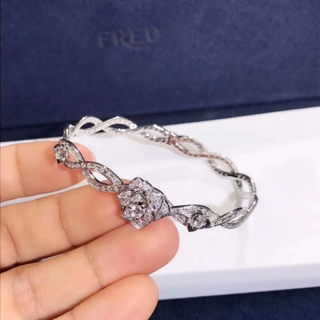 piaget rose bracelet in 18k white gold set with 190 brilliant cut diamonds 1 32ct 620a50c559fb6