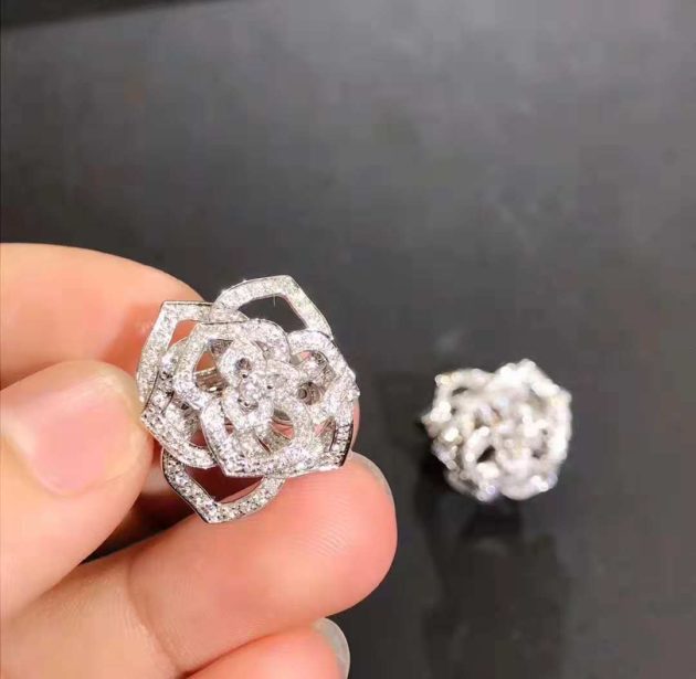 piaget rose earrings in 18k white gold set with diamonds 620a51e49e26d