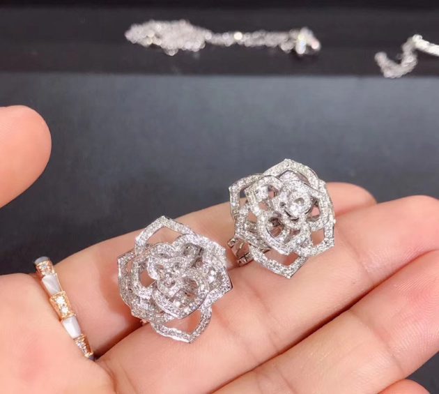 piaget rose earrings in 18k white gold set with diamonds 620a52198e24e