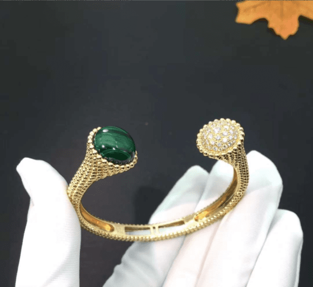 van cleef arpels 18k yellow gold diamond and malachite perlee couleurs medium model bracelet vcarp27100 6207ab8b097bc