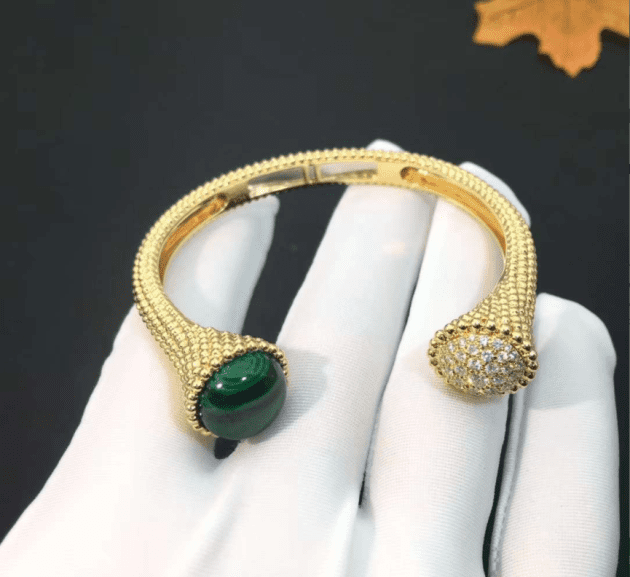 van cleef arpels 18k yellow gold diamond and malachite perlee couleurs medium model bracelet vcarp27100 6207ab9804e5a