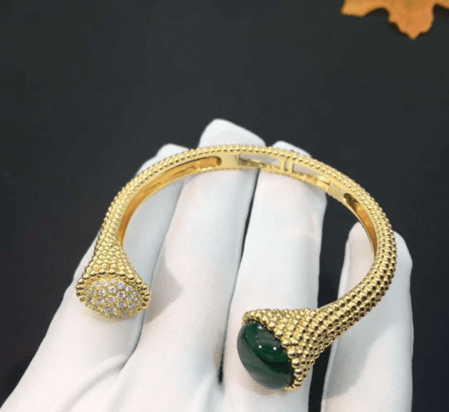 van cleef arpels 18k yellow gold diamond and malachite perlee couleurs medium model bracelet vcarp27100 6207aba35a203