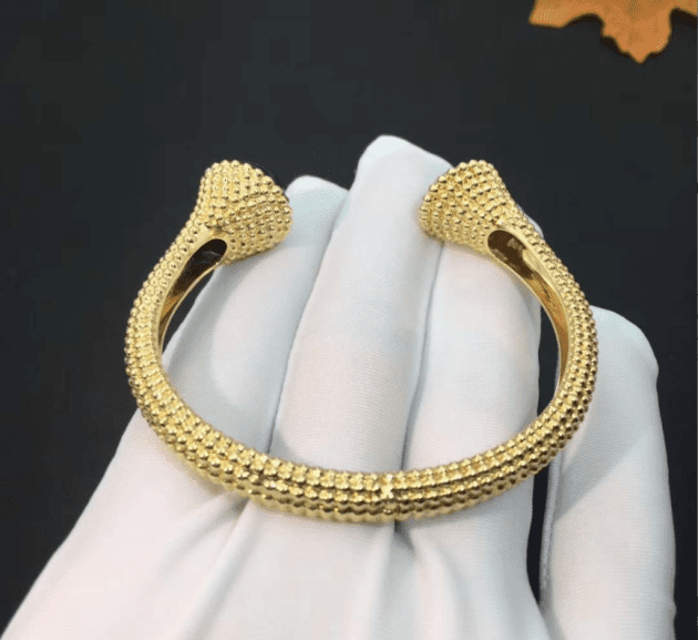van cleef arpels 18k yellow gold diamond and malachite perlee couleurs medium model bracelet vcarp27100 6207abad64061