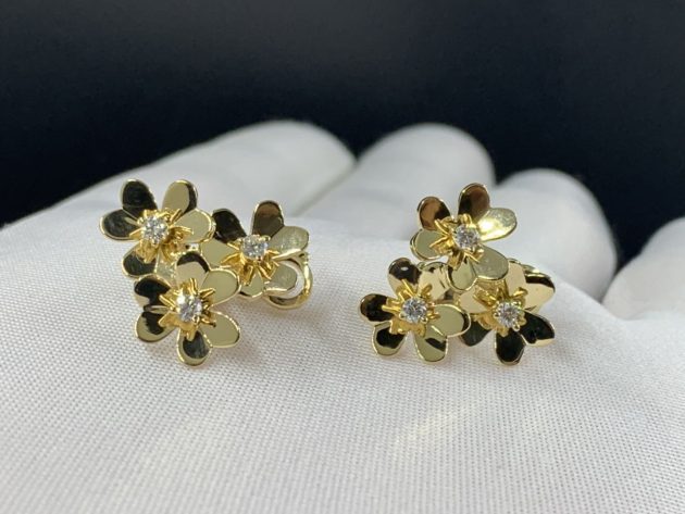 van cleef arpels 18k yellow gold diamond mini frivole 3 flowers earrings vcarp2dv00 6207bc1ba2b14