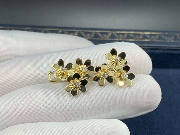 van cleef arpels 18k yellow gold diamond mini frivole 3 flowers earrings vcarp2dv00 6207bc30c64c2