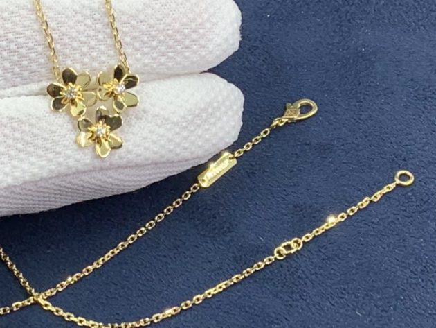 van cleef arpels 18k yellow gold diamond mini frivole 3 flowers necklace vcarp2du00 62079e39e82fd