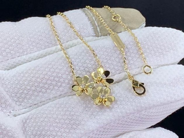 van cleef arpels 18k yellow gold diamond mini frivole 3 flowers necklace vcarp2du00 62079e3fe5c33