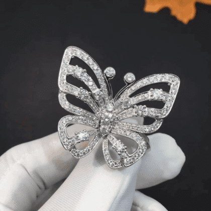 Van Cleef & Arpels Flying Butterfly Between the Finger Ring