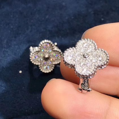 Van cleef & arpels earring