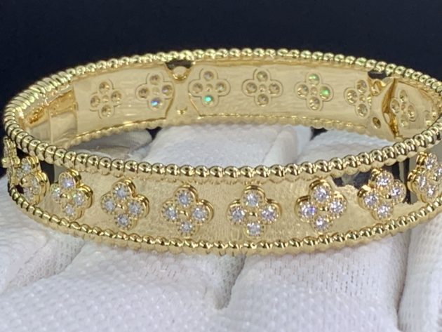 van cleef arpels perlee clovers bracelet small model 18kt pink gold diamond 6208599c9864b